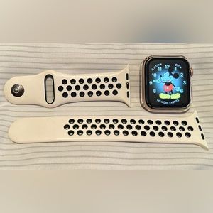 Apple Watch, Series 4, 44mm, Aluminum, Gold, A1976.